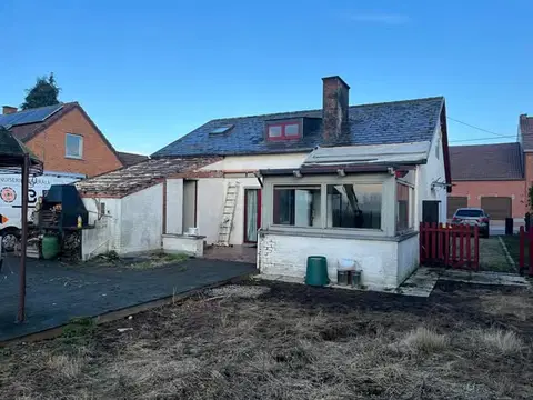 Une annexe devenue extension — au début du chantier