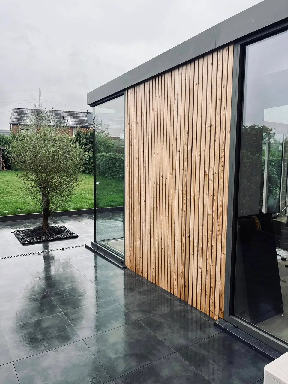 Bardage d’extension en mélèze thermochauffé 22 × 55