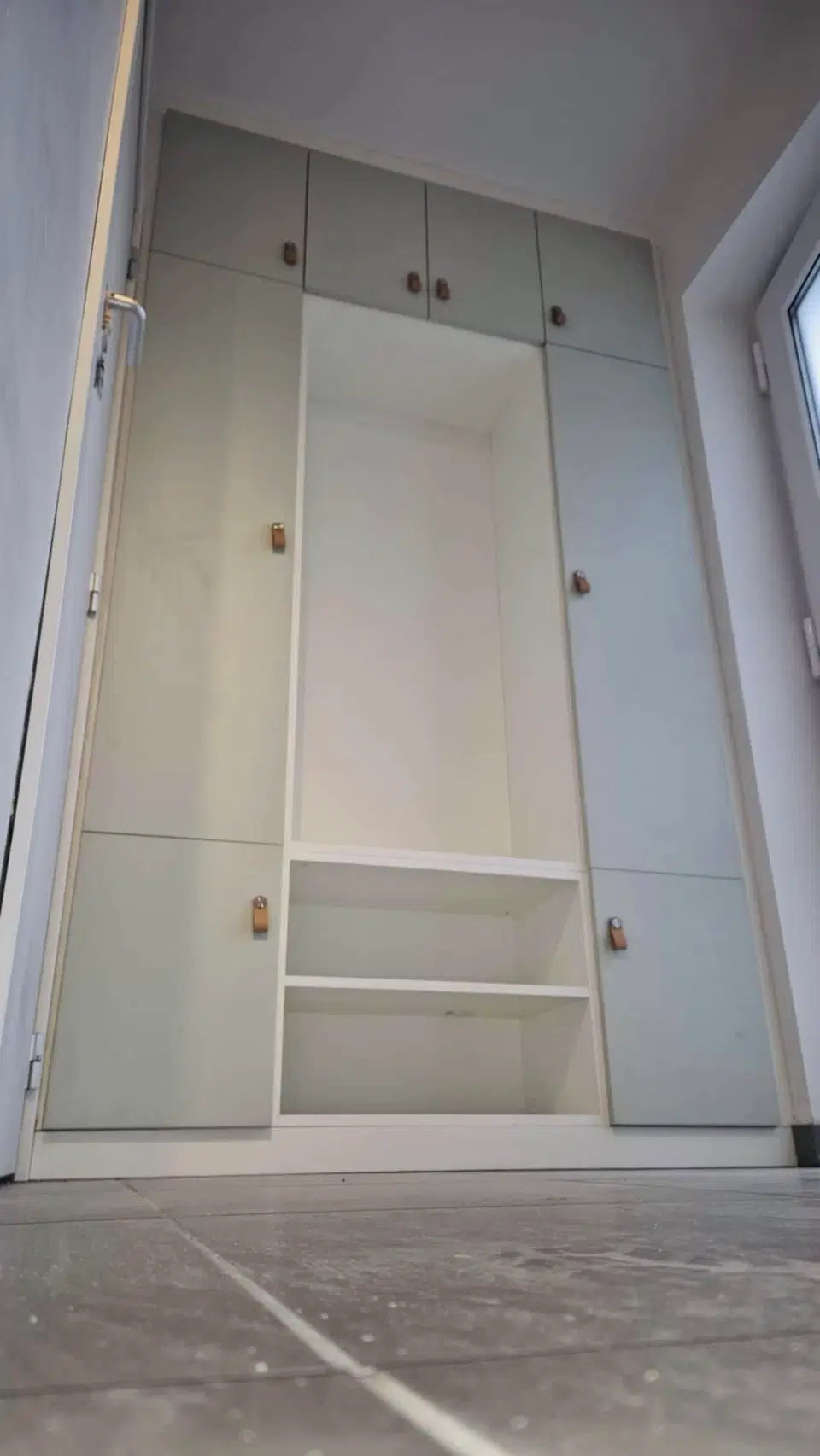 Bureau à domicile et murs de rangement — en fin de chantier