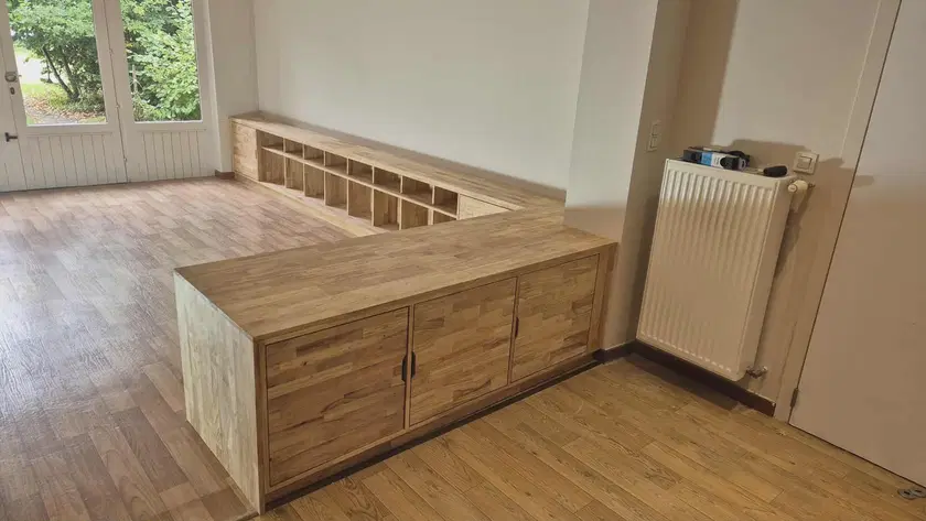Bureau de comptable en hévéa massif
