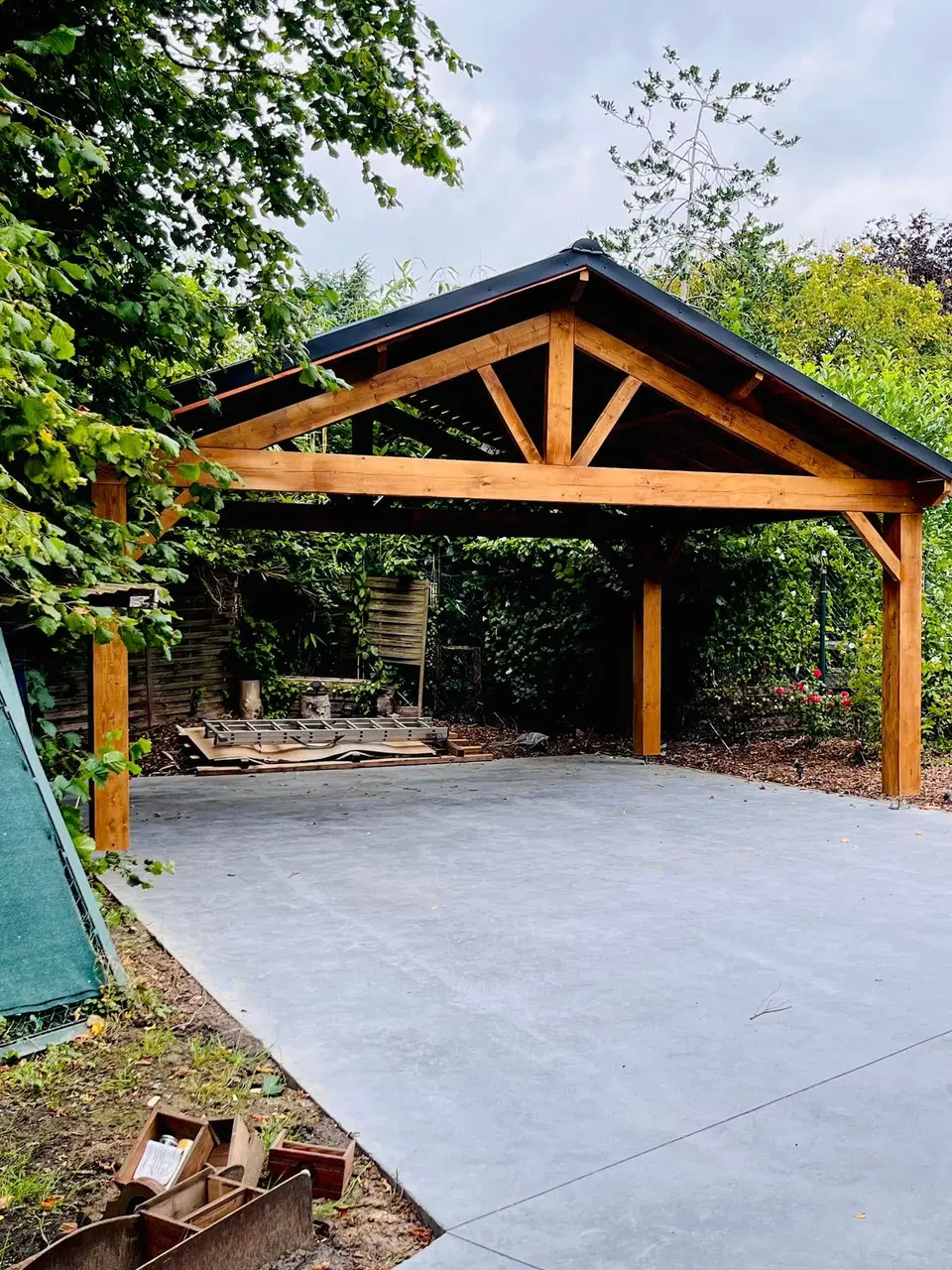 Carport en ferme à poinçon — au début du chantier