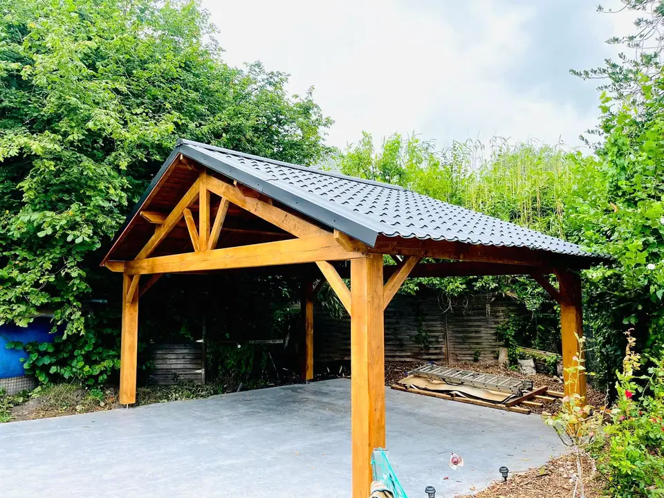 Carport en ferme à poinçon — vers la fin du chantier