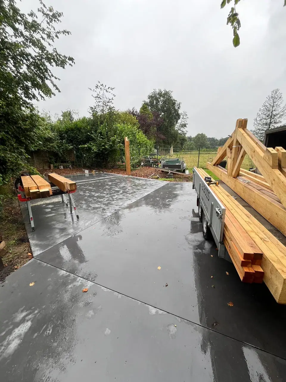 Carport en ferme à poinçon — en fin de chantier
