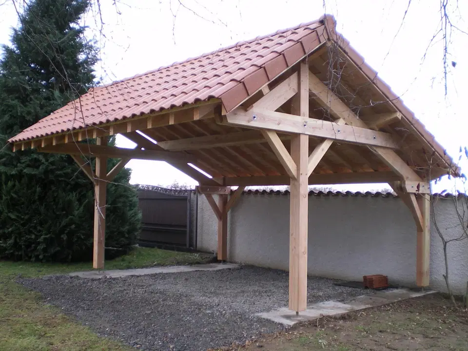 Un carport et une pergola pour la même maison — en fin de chantier