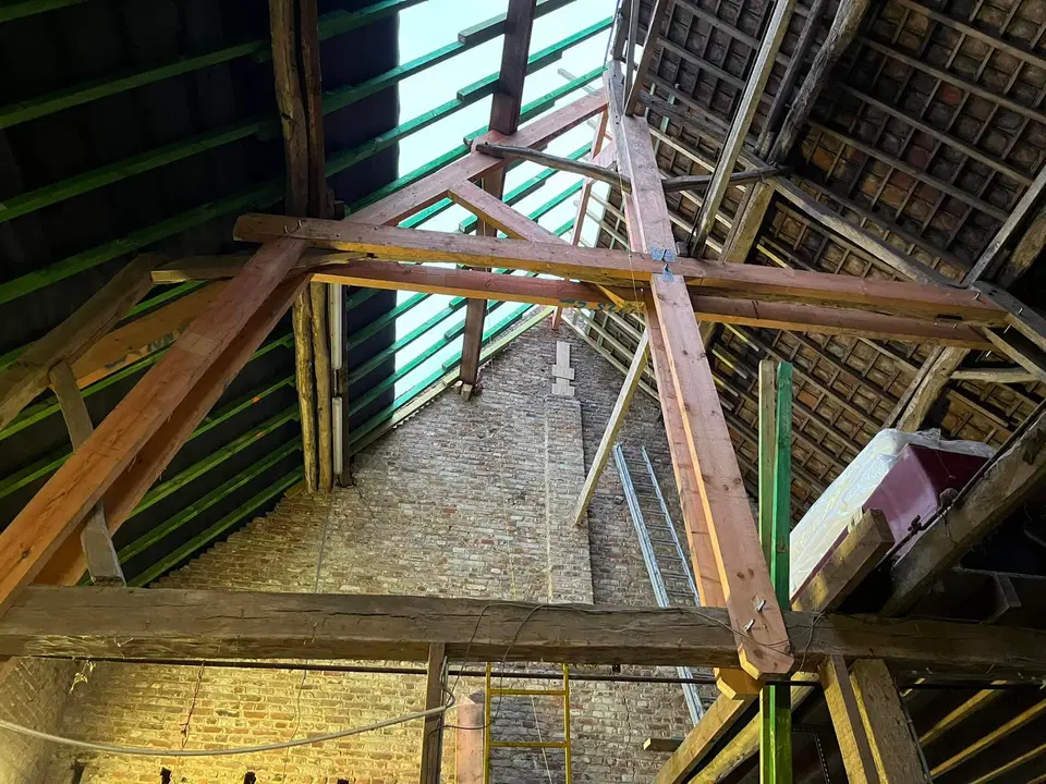 Une charpente reprise dans un bâtiment ancien