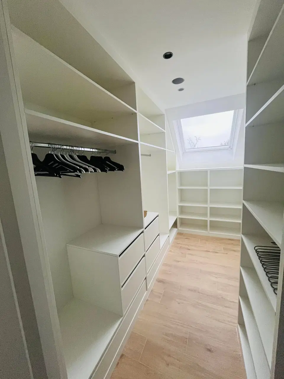 Un dressing blanc sous rampants