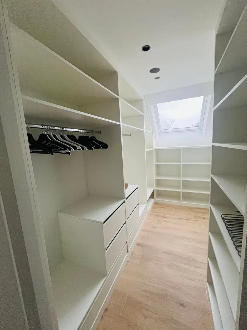 Un dressing blanc sous rampants