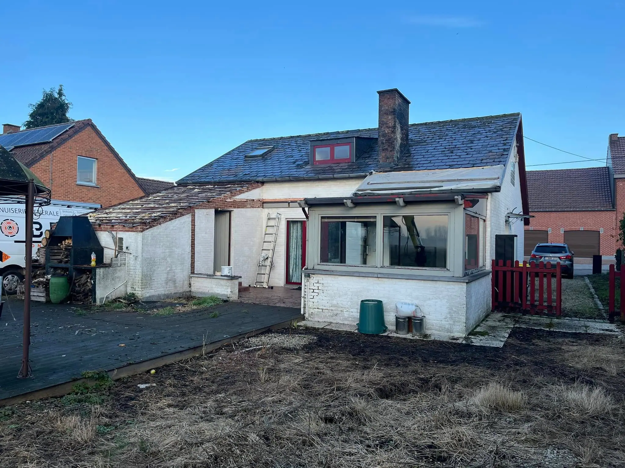 La maison avant travaux, avec son ancienne annexe