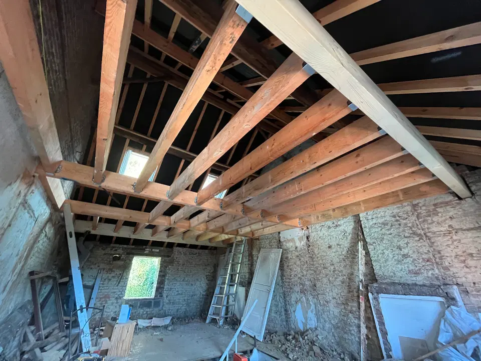 Gîtage 8 × 23 et 10 × 30, plancher OSB — au début du chantier