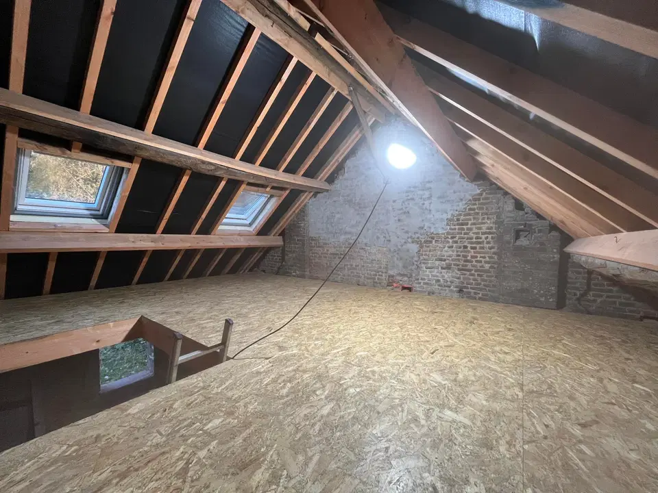 Gîtage 8 × 23 et 10 × 30, plancher OSB — en fin de chantier