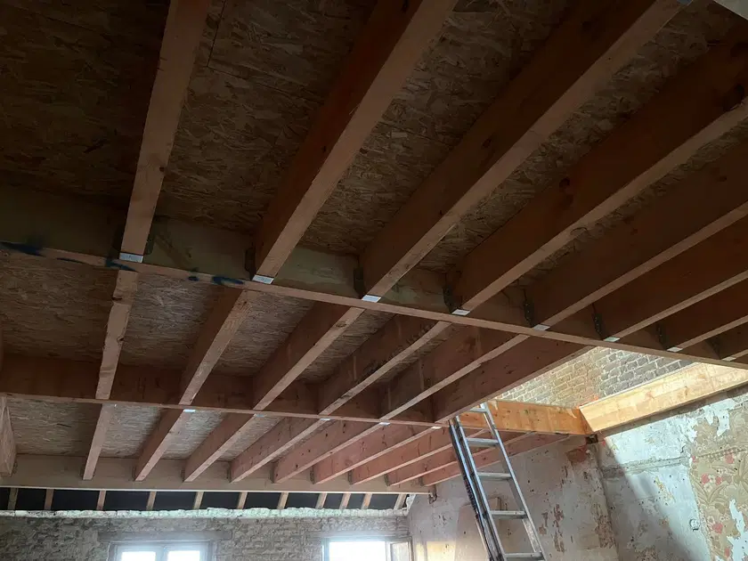 Gîtage 8 × 23 et 10 × 30, plancher OSB