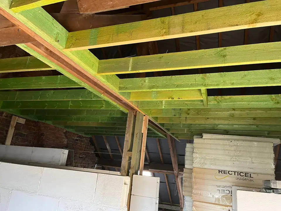 Un gitage neuf dans une maison de rang — pendant les travaux