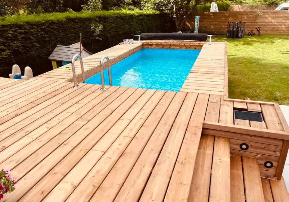 Habillage de piscine hors sol et terrasse