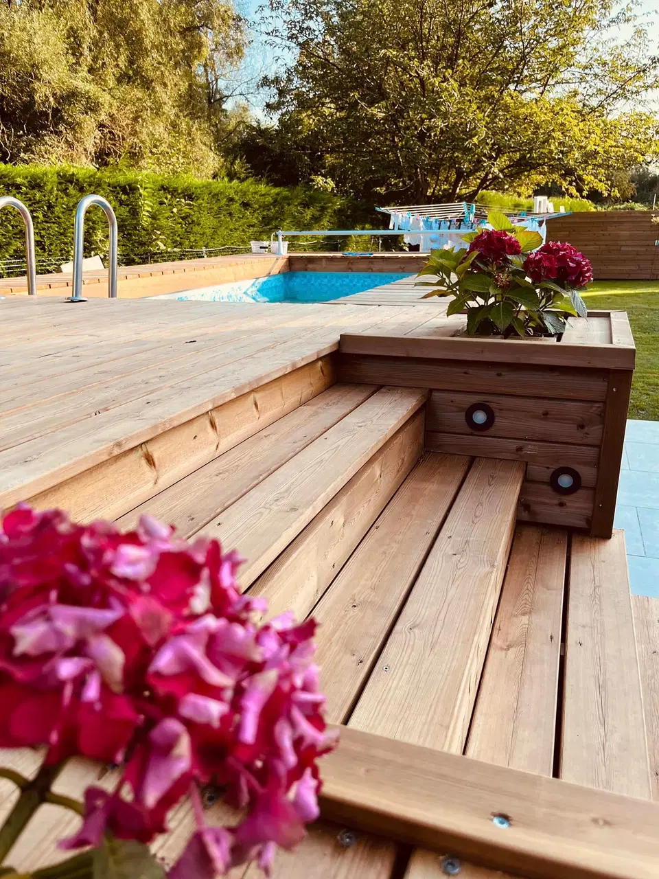Habillage de piscine hors sol et terrasse — pendant les travaux