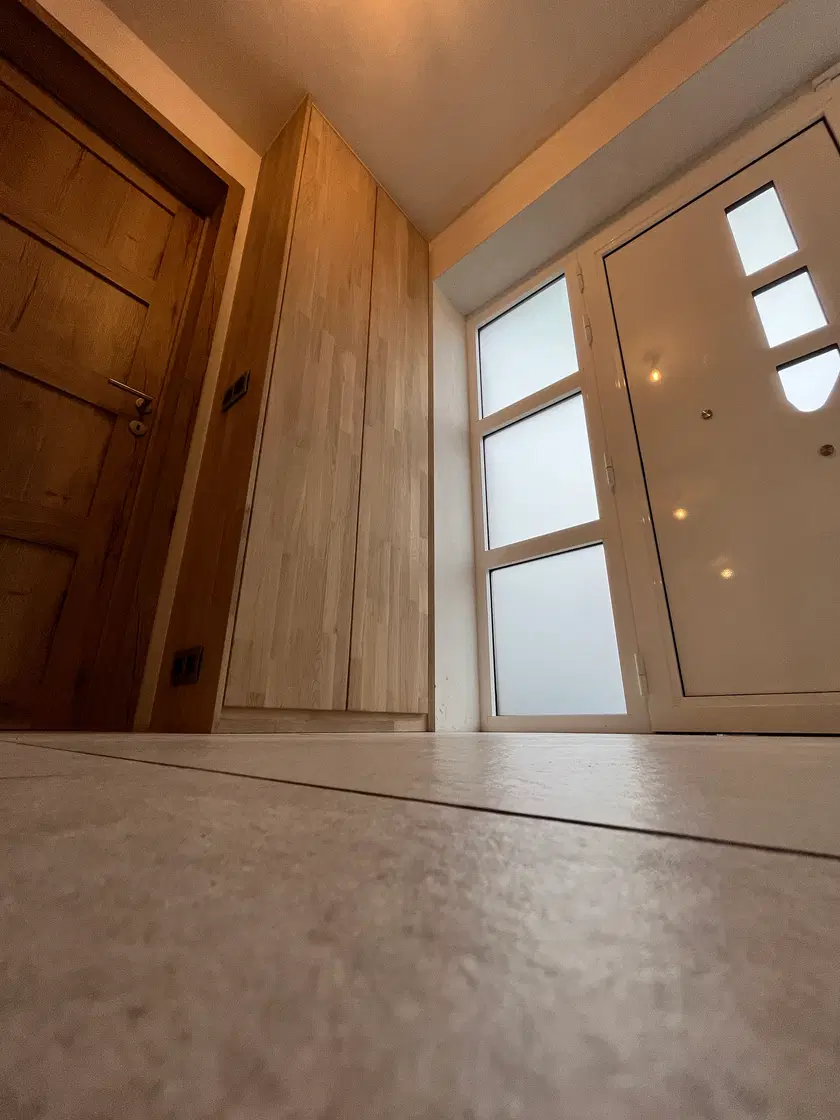 Meuble de hall d’entrée en chêne lamellé-collé