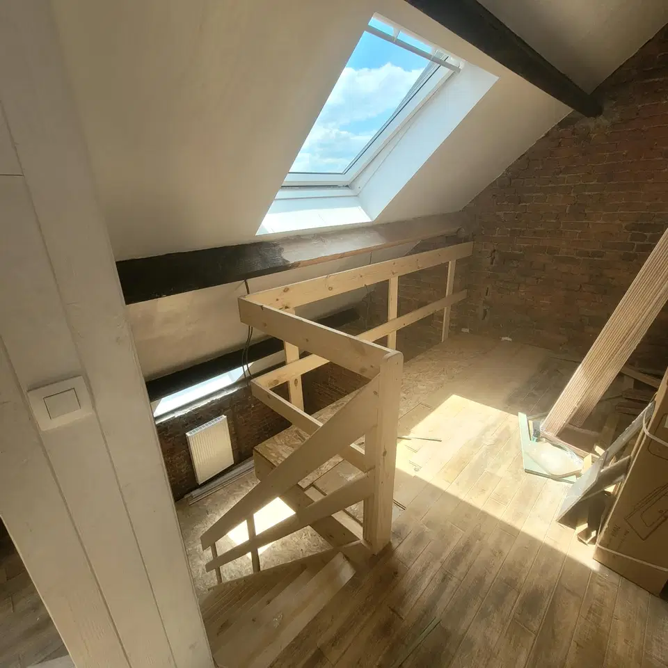 Une mezzanine et des combles remis à neuf — en fin de chantier