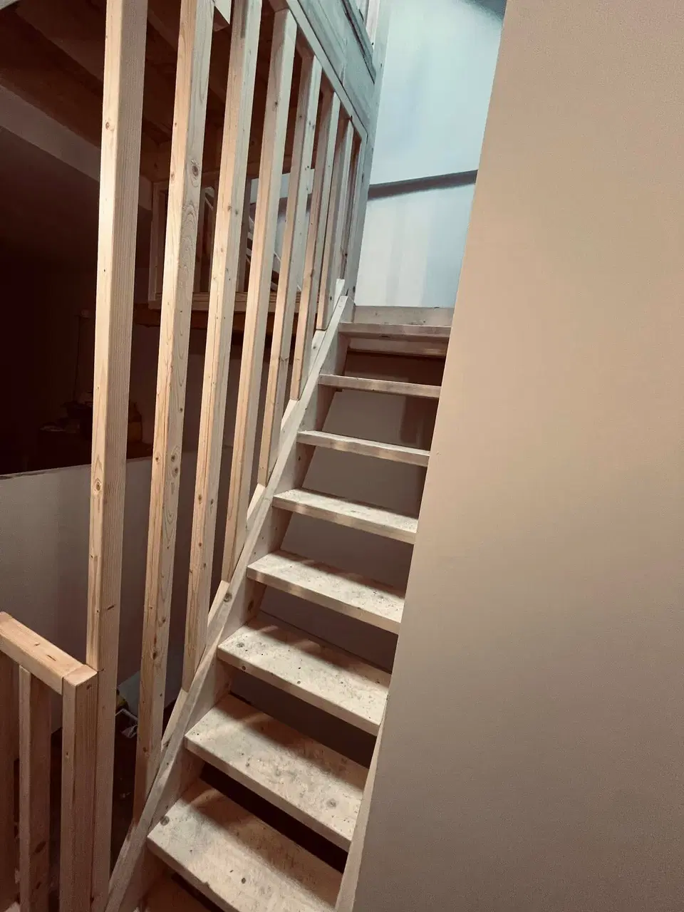 Mise en sécurité d’urgence d’une maison de rang — en fin de chantier