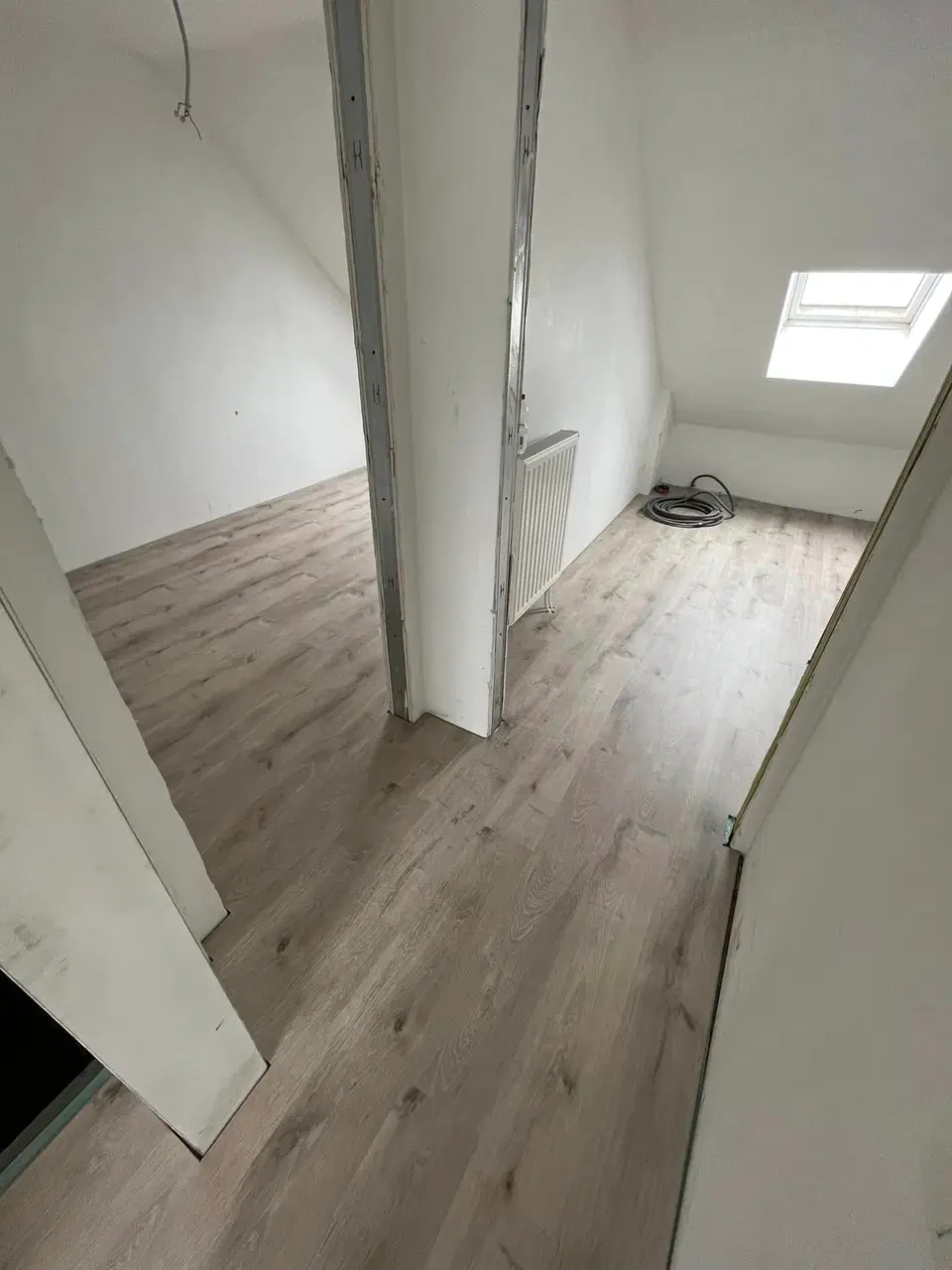 Un plancher flottant dans des combles aménagés — vers la fin du chantier