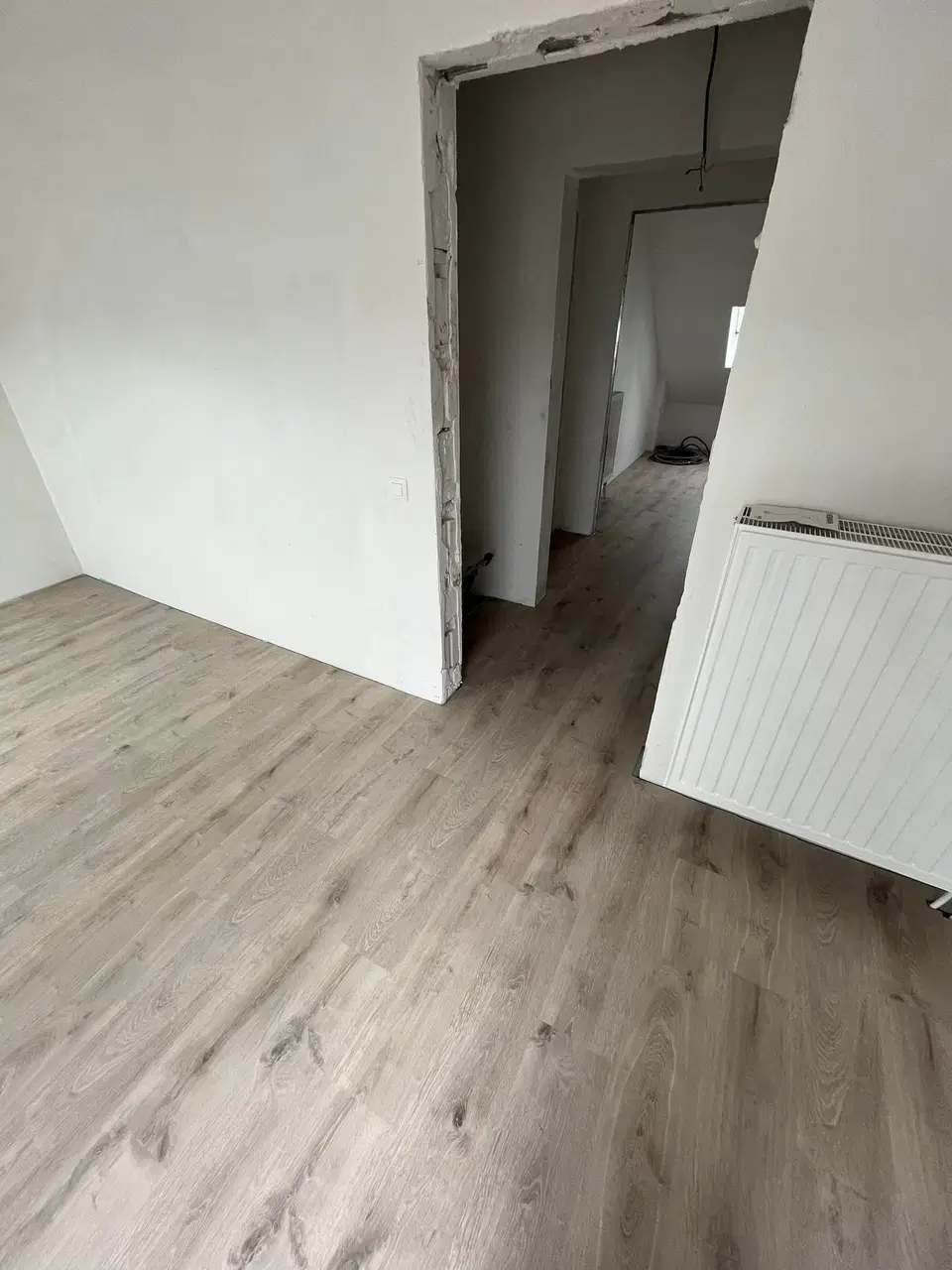 Un plancher flottant dans des combles aménagés — en fin de chantier