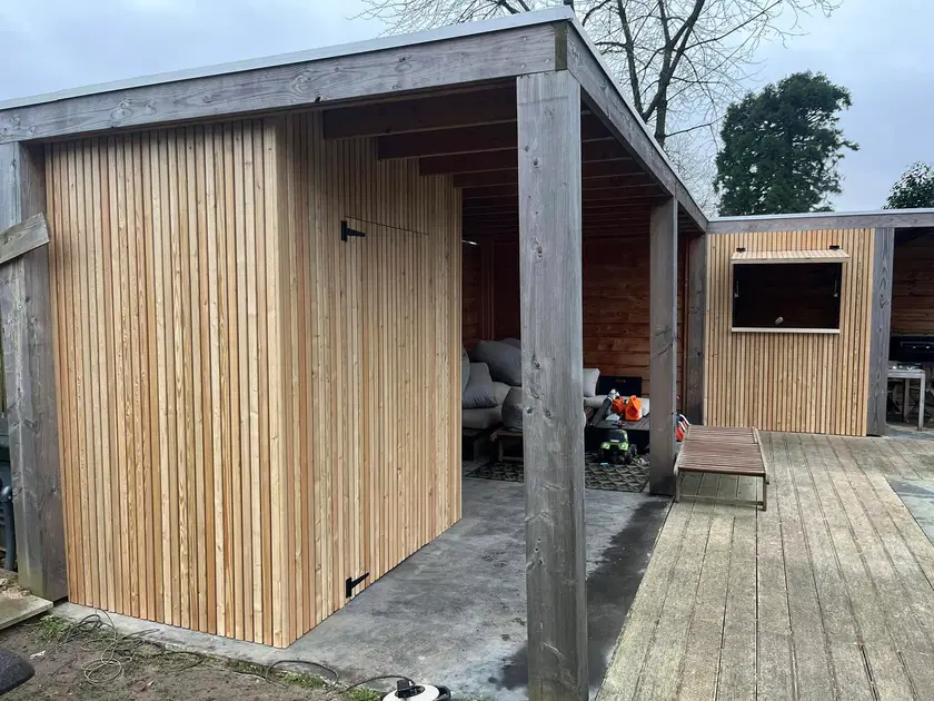 Pool house : vestiaire et bar extérieur