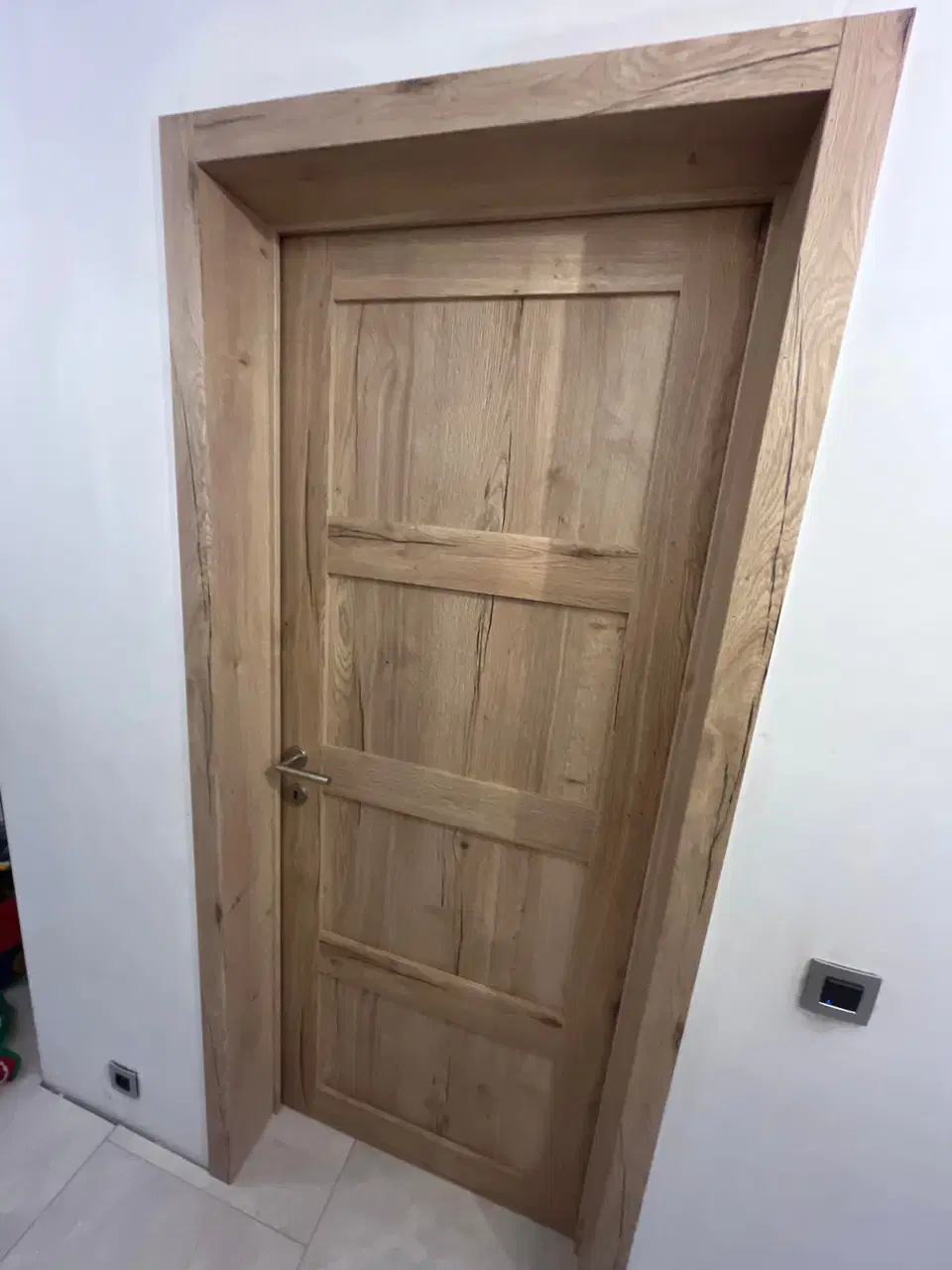 Porte intérieure Real Wood et cache-collecteur — vers la fin du chantier