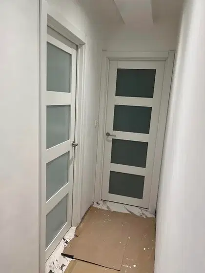 Des portes interieures vitrees, blanches