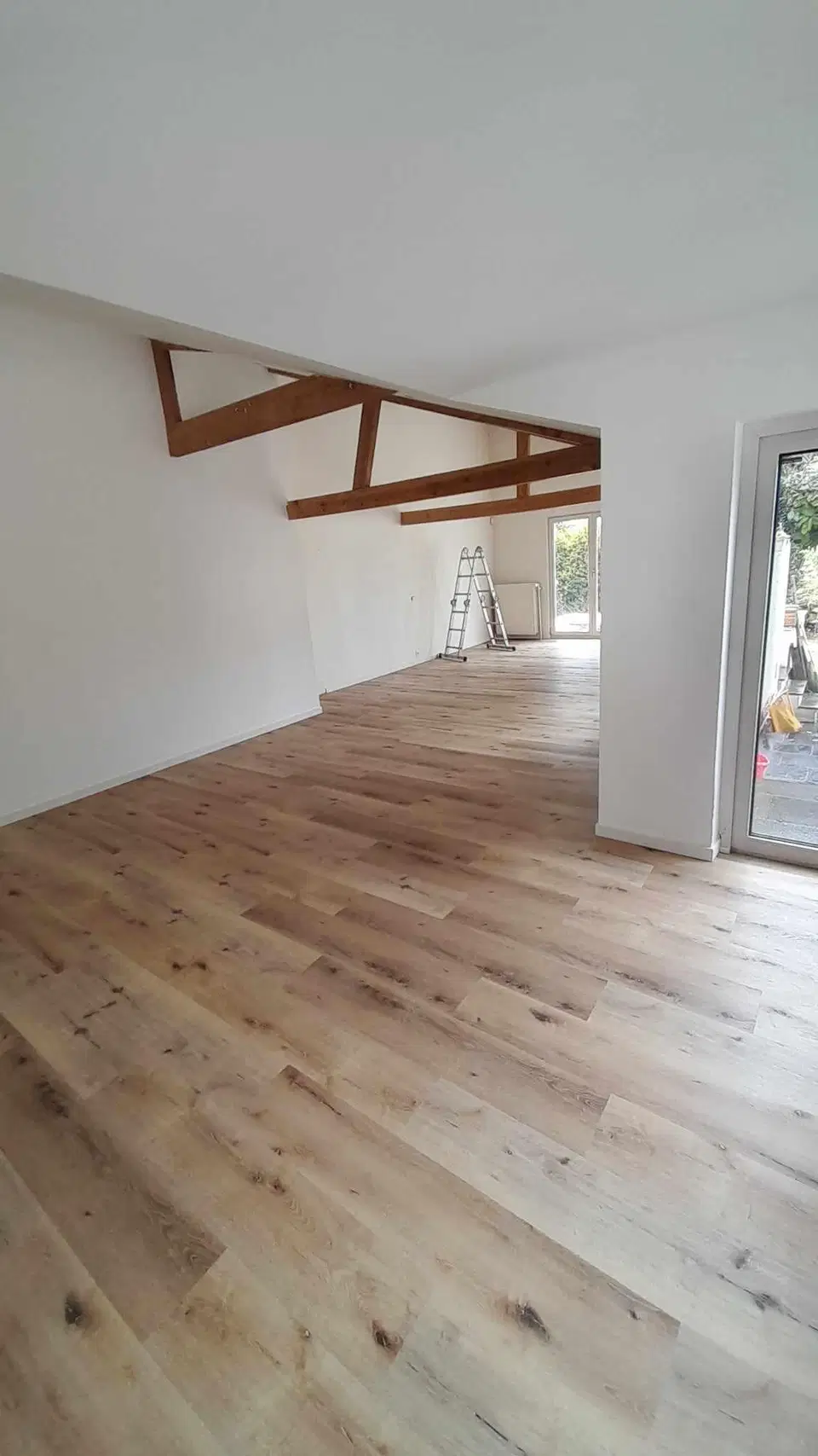 Pose de 45 m² de parquet flottant — pendant les travaux