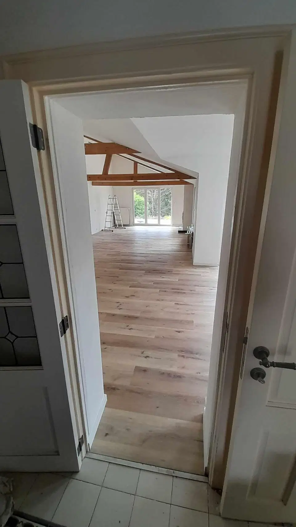 Pose de 45 m² de parquet flottant — vers la fin du chantier