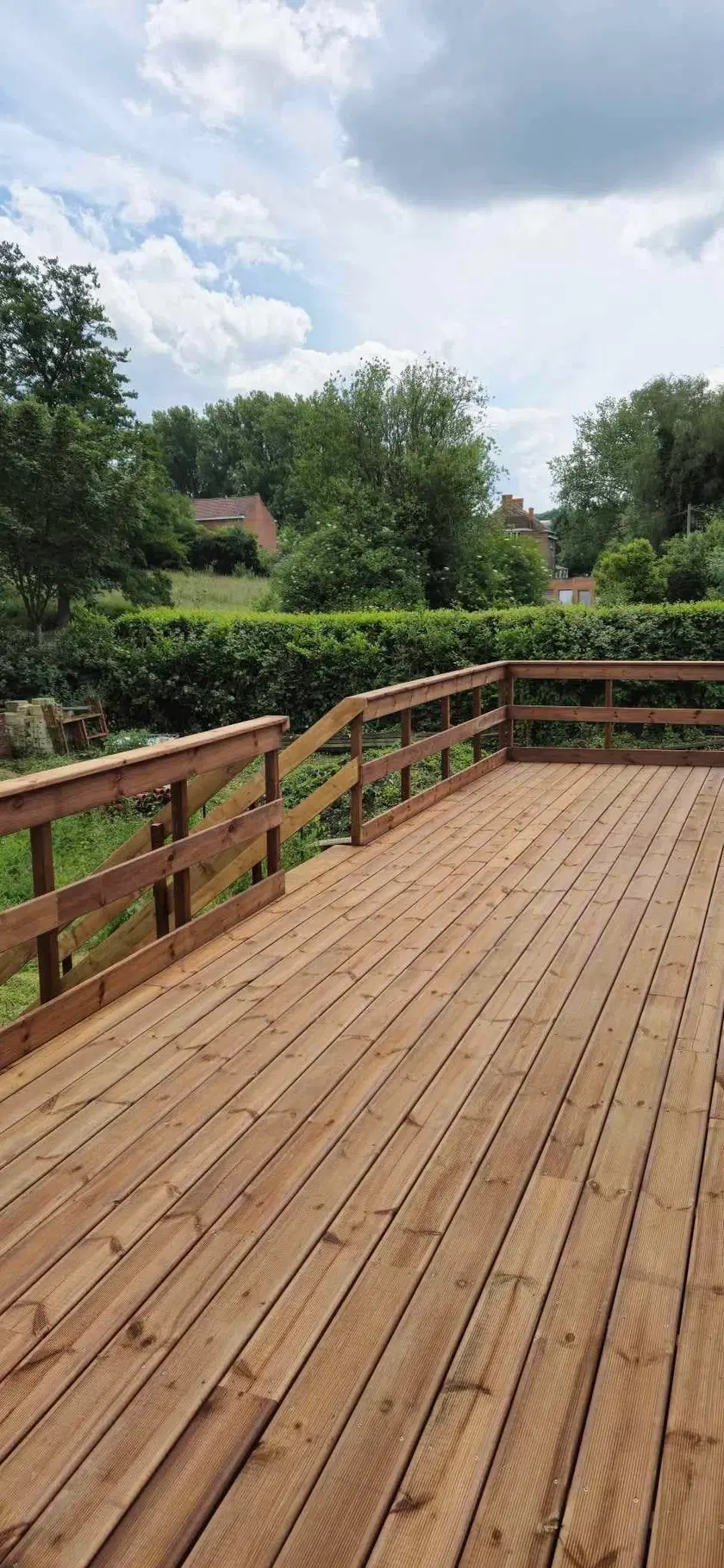 Terrasse sur pilotis en sapin autoclave classe 4