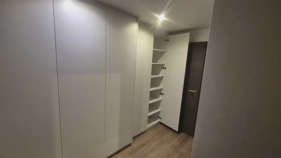 Vestiaire sur mesure — vers la fin du chantier